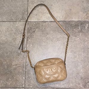 Tory Burch quilted camera handbag like NEW!